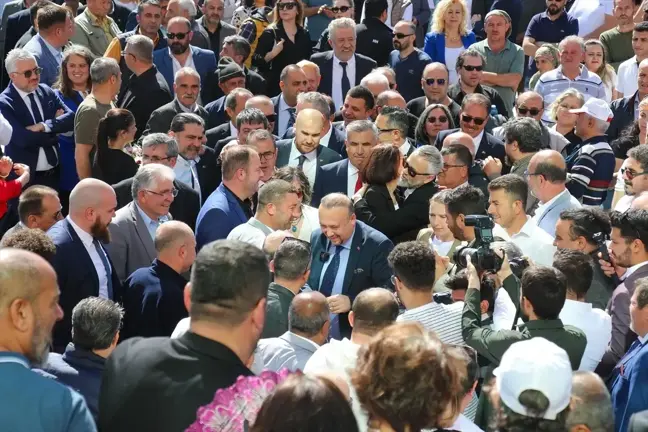 Özkan Yalım Uşak Belediye Başkanı olarak göreve başladı