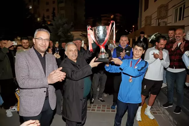 Talasgücü Belediyespor 14 Yaş Altı Takımı Türkiye Şampiyonu
