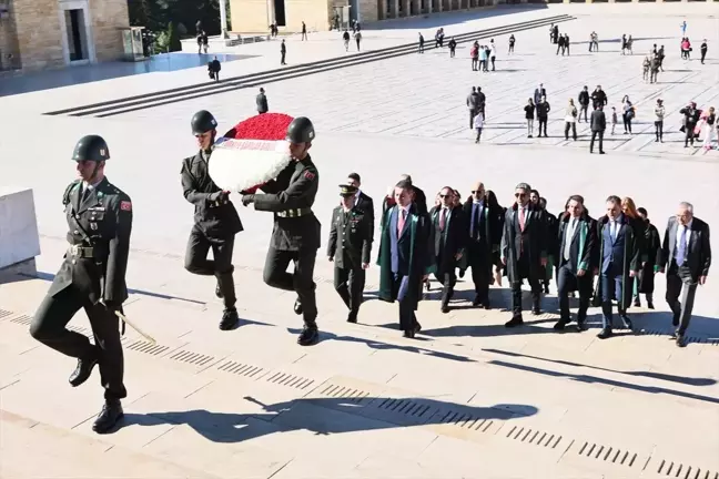 Türkiye Barolar Birliği Başkanı Erinç Sağkan ve avukatlar Anıtkabir'i ziyaret etti