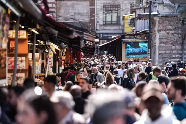 Eminönü ve Mahmutpaşa'da Ramazan Bayramı alışverişi başladı