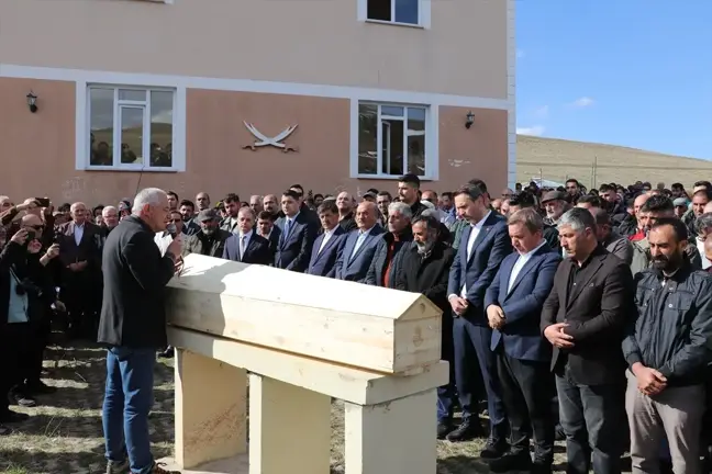 Erzincan'da maden kazasında hayatını kaybeden işçi toprağa verildi
