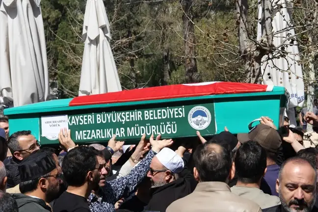 Somali'deki bombalı saldırıda hayatını kaybeden Verenel Derneği temsilcisi Kayseri'de defnedildi
