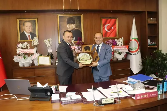 CHP Genel Başkan Yardımcısı Özgür Karabat, Amasya Belediye Başkanı Turgay Sevindi'yi tebrik etti