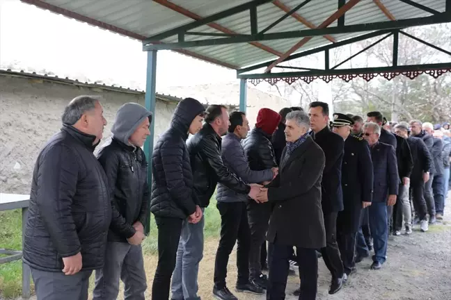Niğde'de patates deposu göçüğünde hayatını kaybedenlerin cenazeleri toprağa verildi