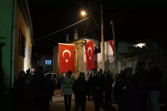 Pençe-Kilit Operasyonu'nda şehit olan Piyade Uzman Çavuş'un ailesine ulaştı