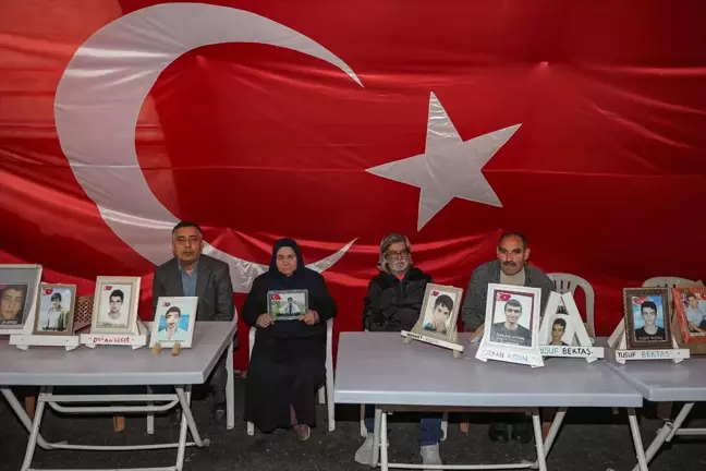 Diyarbakır anneleri Ramazan Bayramı'nda da evlatlarını bekliyor