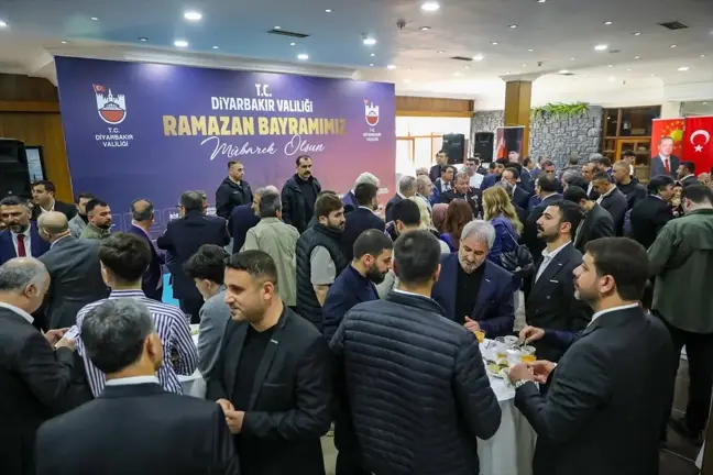 Diyarbakır'da Ramazan Bayramı dolayısıyla bayramlaşma programı düzenlendi