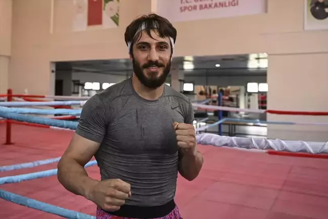 Milli Boksör Tuğrulhan Erdemir, Paris 2024 Olimpiyatları'na katılma heyecanı yaşıyor