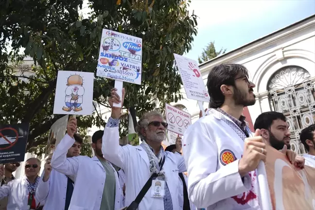 Hekimler İsrail'in Gazze'ye yönelik saldırılarını protesto etti