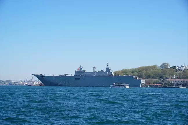 İspanya Donanması'na bağlı Juan Carlos I amfibi hücum gemisi İstanbul'a demirledi
