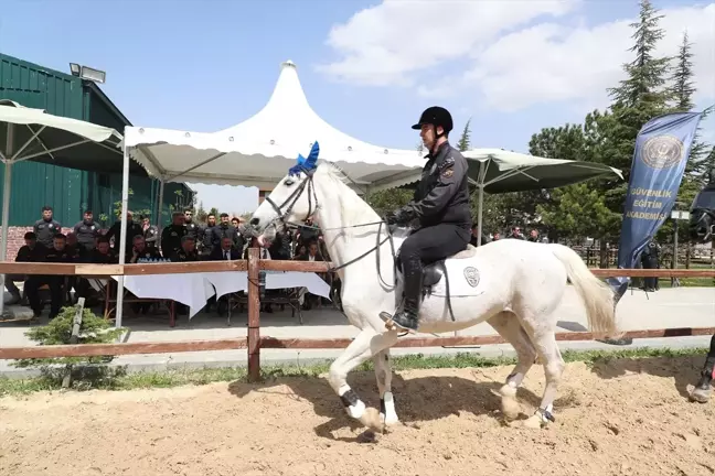 Ankara'da Atlı Polis Grup Amirliği'nde Eğitim Tamamlandı