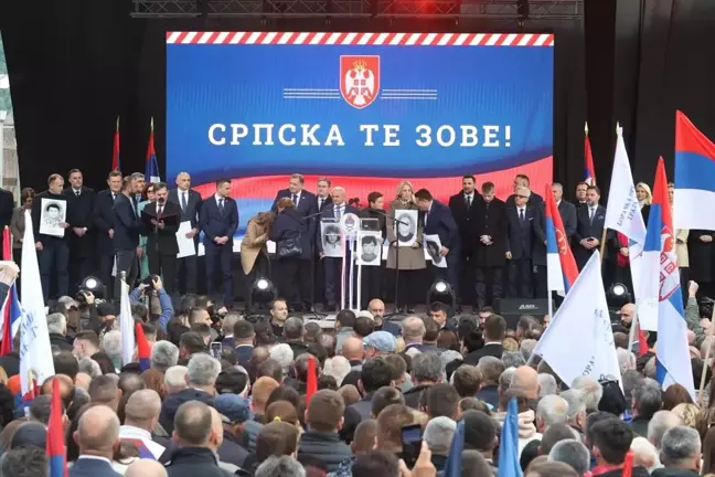 Bosna Hersek'te Srebrenitsa Soykırımı İnkarı Gösterisine Binlerce Katılımcı