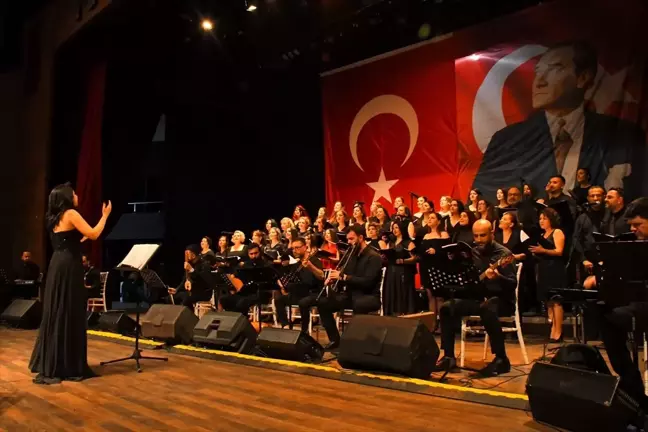 Torbalı Öğretmenler Korosu Türk Polis Teşkilatı'nın Kuruluş Yıl Dönümü Konseri Verdi