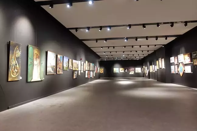 Sanata Dair Karma Sergisi Büyük Çamlıca Camisi'nde Açıldı