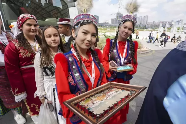 TRT Uluslararası 23 Nisan Çocuk Şenliği'nde çocuklar hastaları ziyaret etti