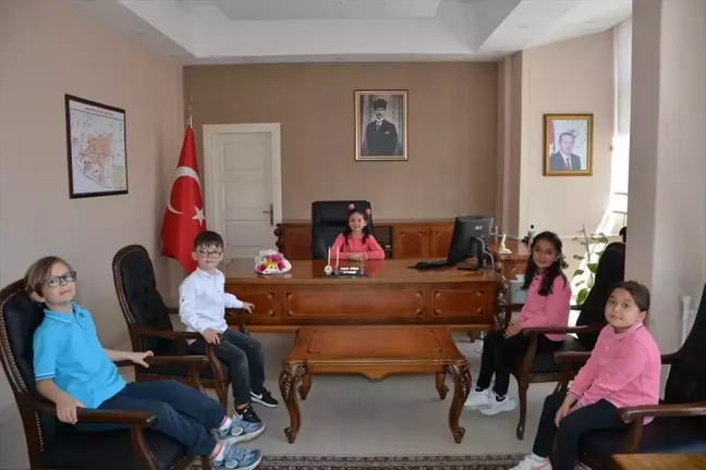 Başçiftlik Kaymakamı Makamını Çocuklara Devretti