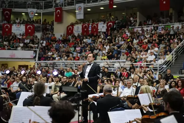 CSO, Denizli'de 23 Nisan konseri verdi
