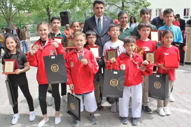 Manyas'ta Ulusal Egemenlik ve Çocuk Bayramı Kutlamaları