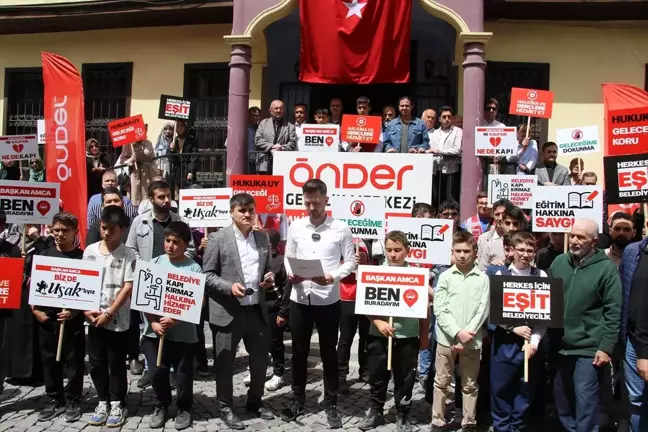 Uşak Belediyesi İmam Hatipliler Derneği Binasının Kapısına Kilit Vurdu