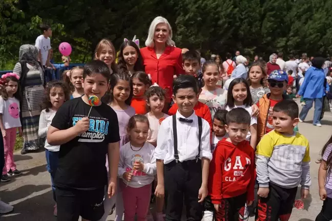 Bilecik Belediyesi Çocuk Şenliği Düzenledi