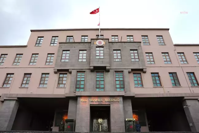 Hudut Kartalları 12 kişiyi yakaladı
