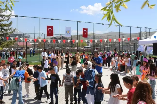 23 Nisan Şenliği Van Nirun Şahingiray Eğitim Parkı'nda düzenlendi