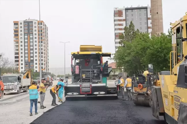 Kocasinan Belediye Başkanı Seyrani Mahallesi'nde asfalt çalışmasını inceledi