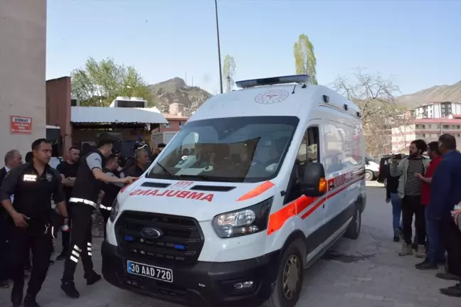Hakkari'de dereye düşen kişi ölü bulundu