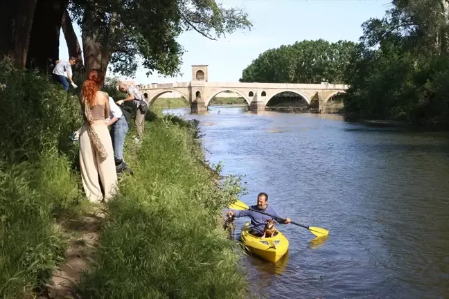 Edirne'de Çevre Gönüllüleri Tunca Nehri ve Çevresinde Çöp Topladı