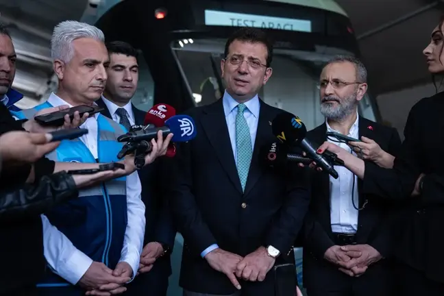 İBB Başkanı İmamoğlu, elektrikli metrobüsün test sürüşüne katıldı