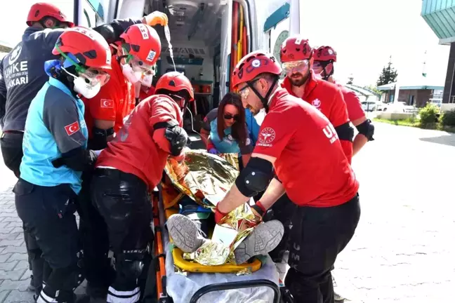 UMKE personellerine depremde arama kurtarma eğitimi verildi