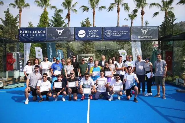 Alanya'da Padel Antrenör Eğitimi Programı Tamamlandı