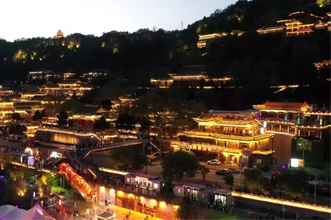 Çin'in Lanzhou şehri gece ekonomisini teşvik ediyor