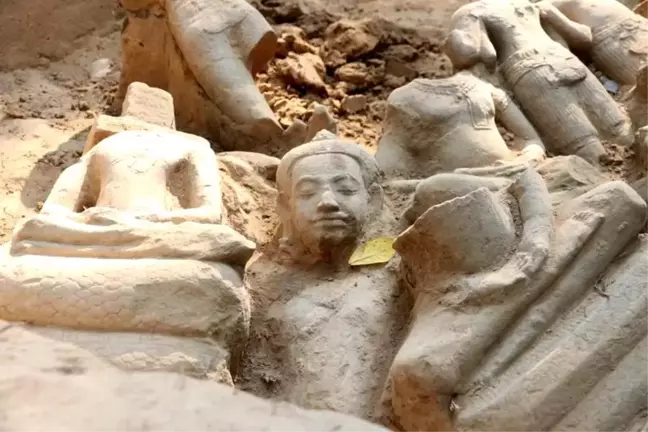 Angkor Arkeolojik Parkında Buda Heykelleri Bulundu