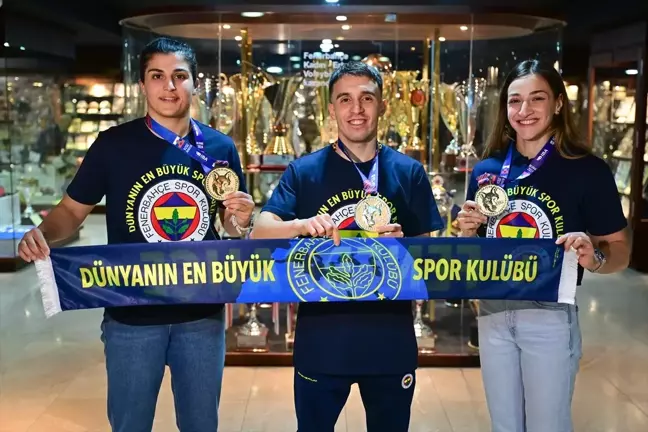 Fenerbahçe'nin Avrupa şampiyonu milli boksörlerinin hedefi Paris olimpiyatlarında altın madalya