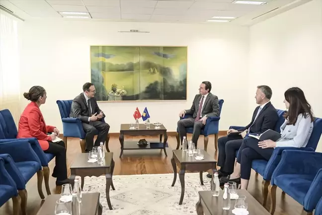 Kosova Başbakanı Albin Kurti, Türkiye'nin Priştine Büyükelçisi Sabri Tunç Angılı ile görüştü