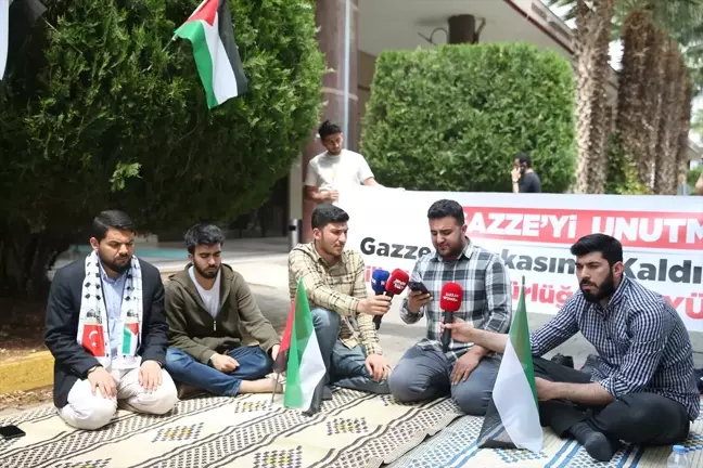 Şanlıurfa'da Harran Üniversitesi Öğrencileri Filistin'e Destek İçin Oturma Eylemi Başlattı