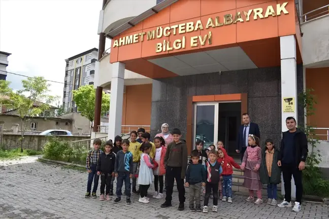 Bitlis Güroymak'ta Öğrenciler İçin Sinema Etkinliği Düzenlendi