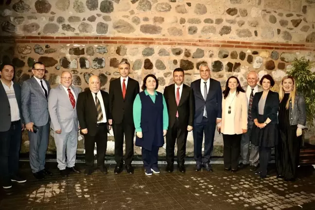 Samsun Büyükşehir Belediye Başkanı Halit Doğan, Samsun Mübadele ve Balkan Türk Kültürü Araştırmaları Derneği üyeleriyle bir araya geldi