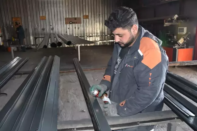 Van'da İŞGEM'den çelik kepenk ihracatı