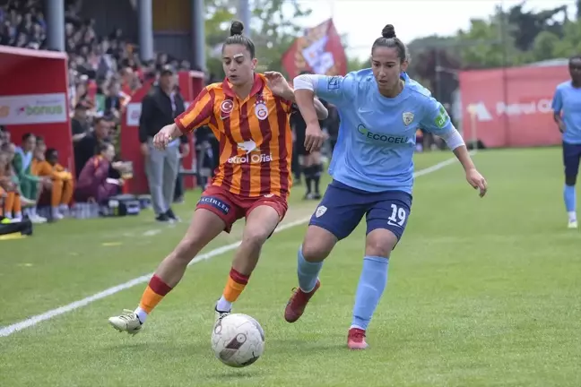 Galatasaray Kadın Futbol Takımı ALG Spor'u mağlup ederek şampiyon oldu