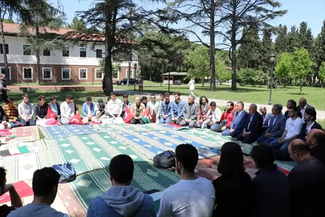 GTÜ Öğrencileri İsrail'in Gazze'ye yönelik saldırılarını protesto ediyor