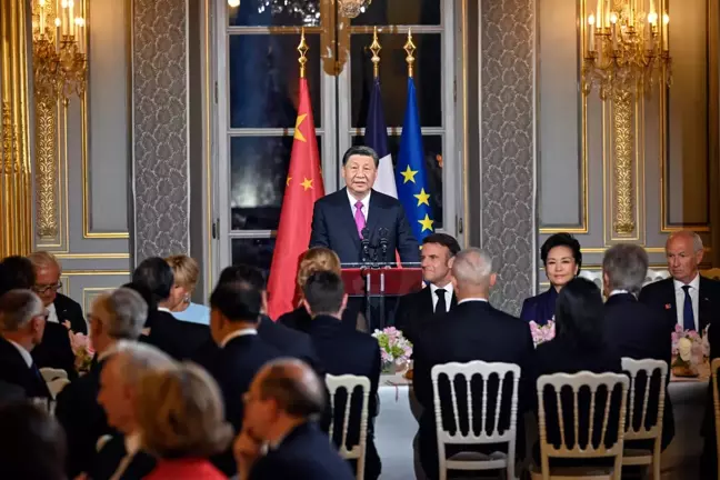 Macron, Xi Jinping ve eşi için karşılama yemeği düzenledi