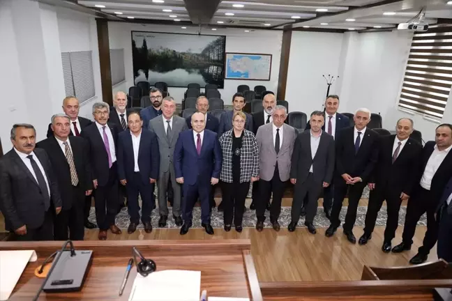 Artvin Valisi Cengiz Ünsal, İl Genel Meclisi Başkanı Hakan Makar'ı ziyaret etti