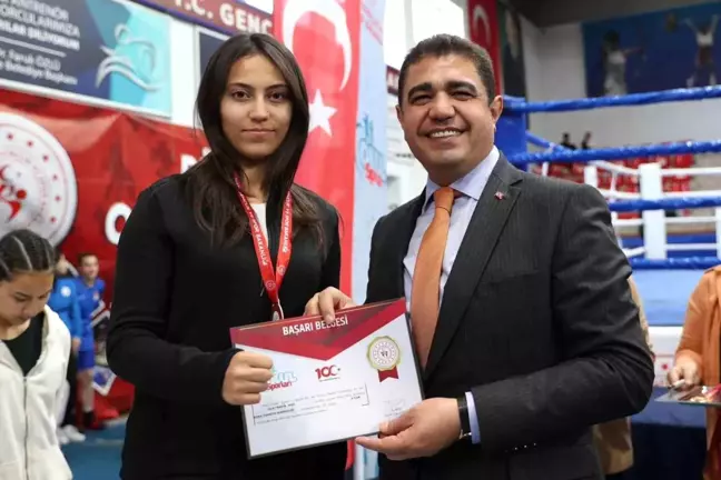 Düzce'de Okul Sporları Boks Şampiyonası Tamamlandı