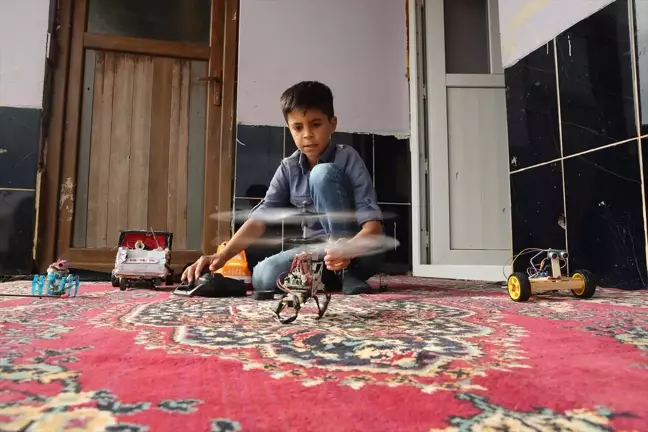 Hakkari'de robotik araç maketleri tasarlayan 14 yaşındaki genç TEKNOFEST'e davet edildi