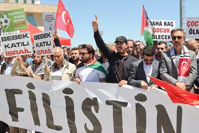 NEVÜ Öğrencileri İsrail'in Gazze'ye yönelik saldırılarına tepki gösterdi
