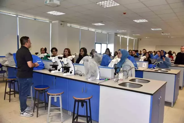 Düzce Cemil Meriç Anadolu Lisesi Öğrencileri Düzce Üniversitesi'ni Ziyaret Etti