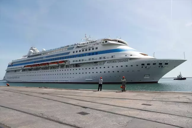 Rusya'dan gelen kruvaziyer Samsun'a ulaştı