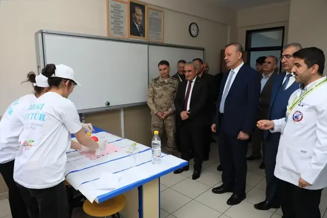 Bitlis Eren Üniversitesi Rektörü TÜBİTAK Bilim Fuarı'na katıldı